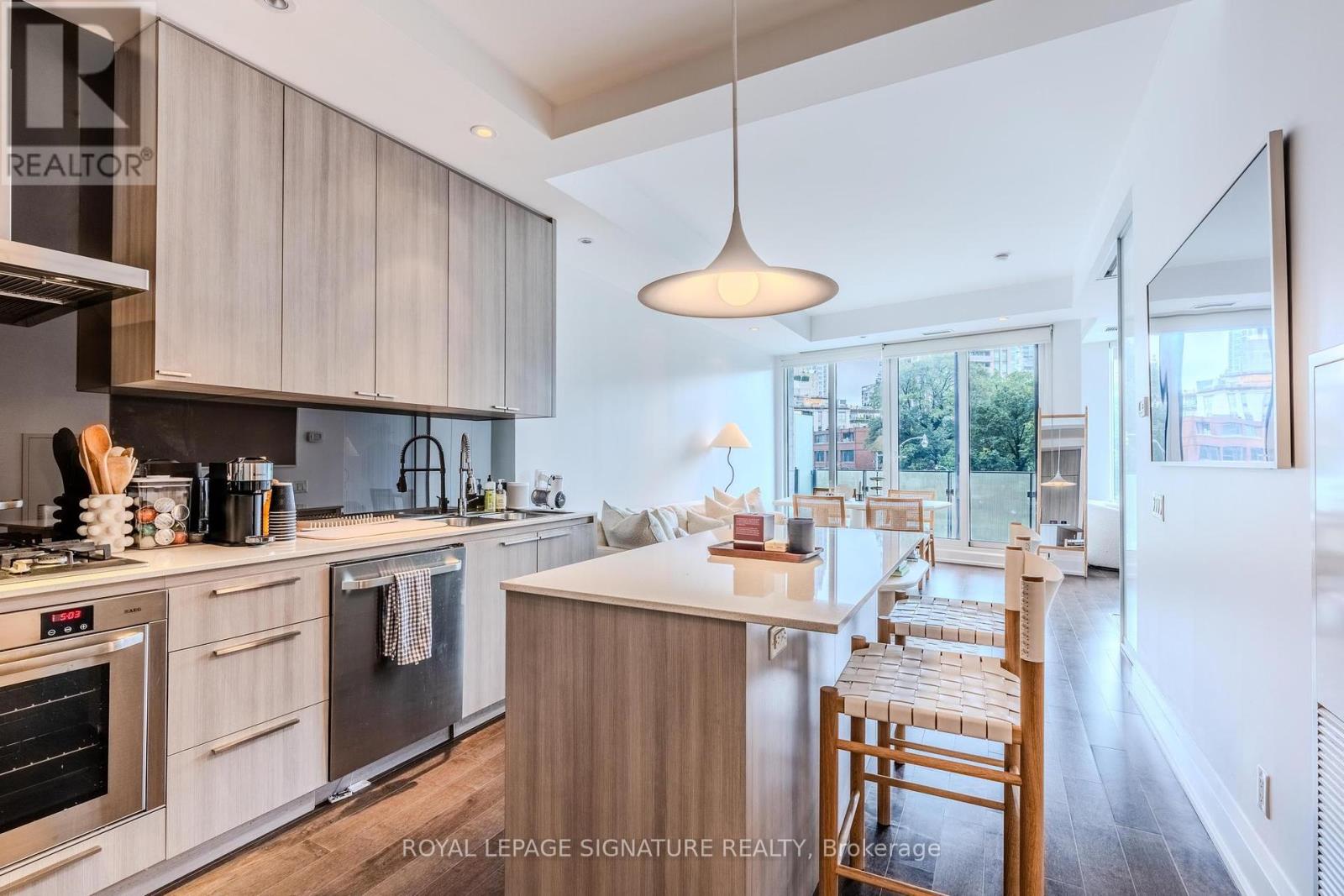 305 88 Davenport Rd, Toronto, ON M5R 0A5