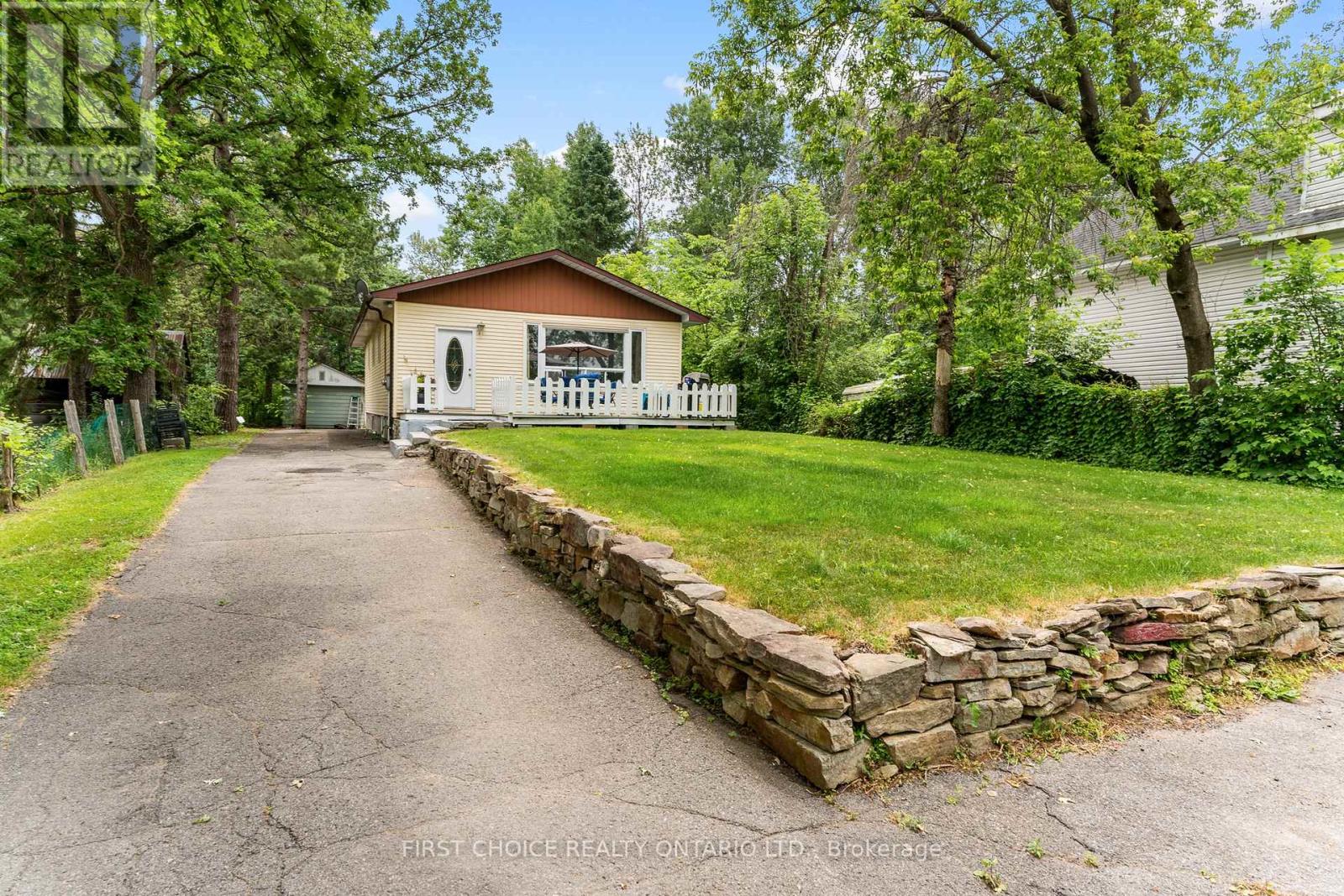 96 Constance Lake Rd, Ottawa, ON K2K 1X7