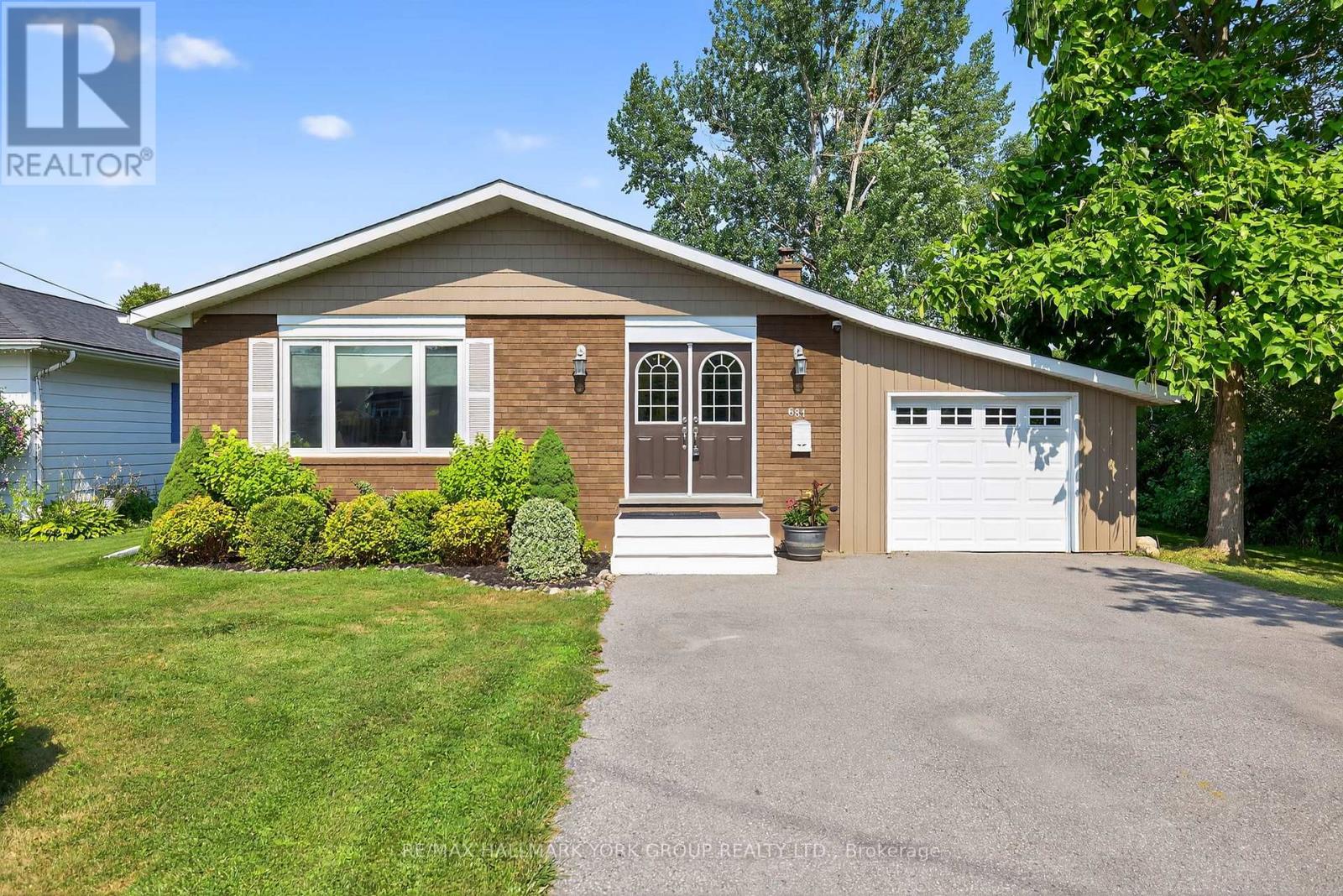 681 Lake Dr S, Georgina Keswick South, ON L4P 1T9