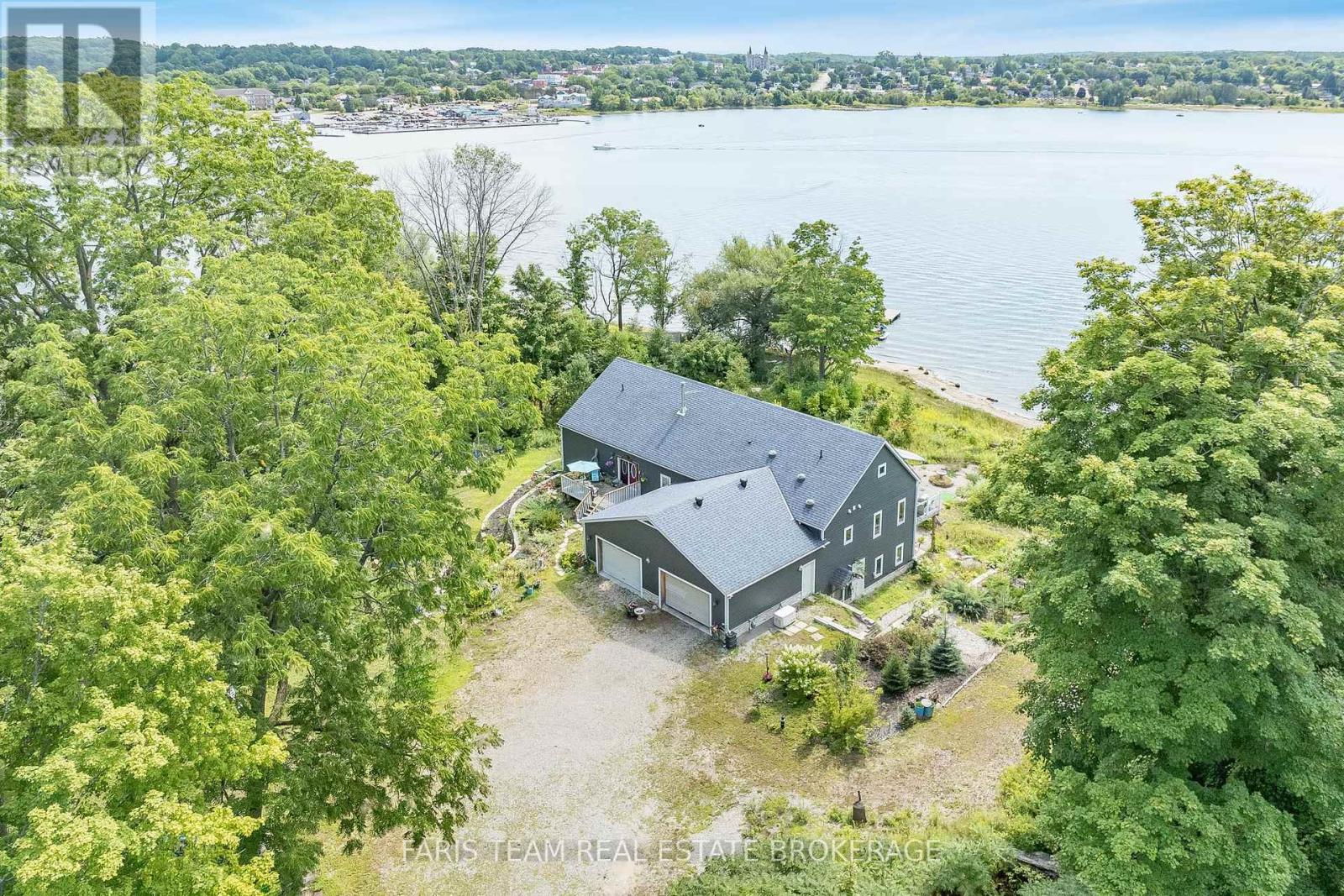 243 Champlain Rd, Penetanguishene, ON L9M 1S2