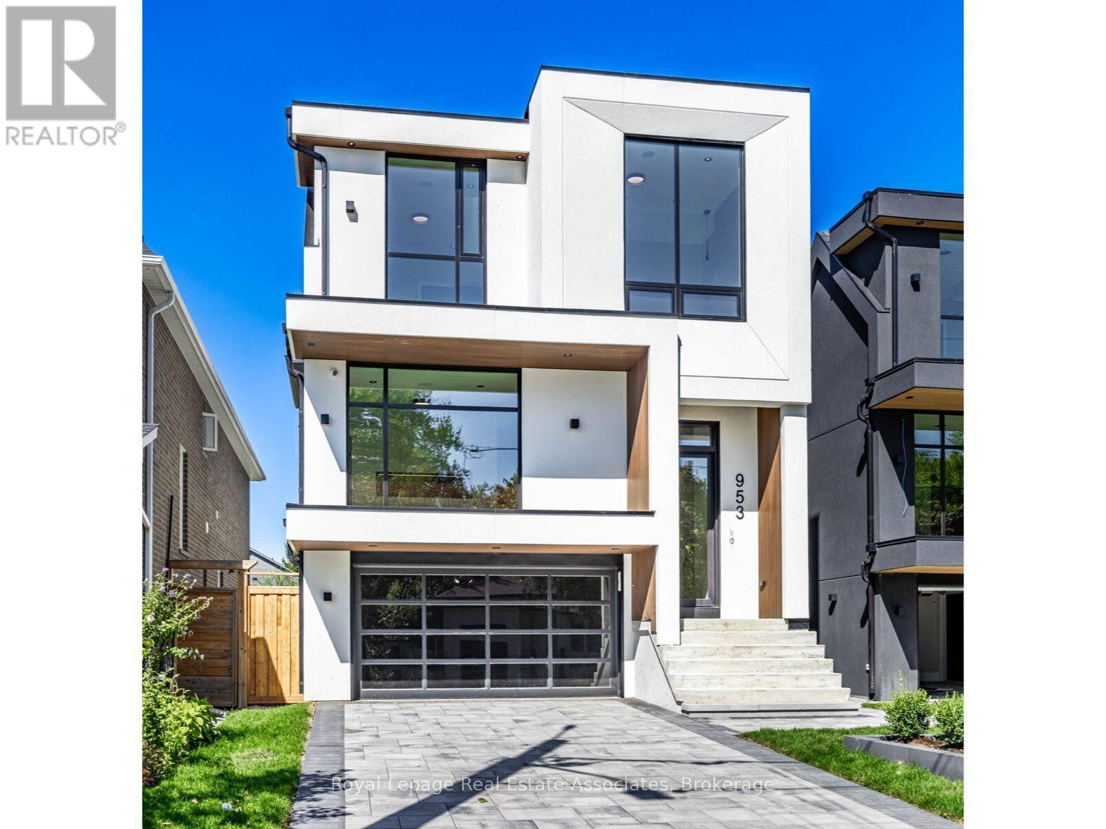 953 Halliday Ave, Mississauga, ON L5E 1P4