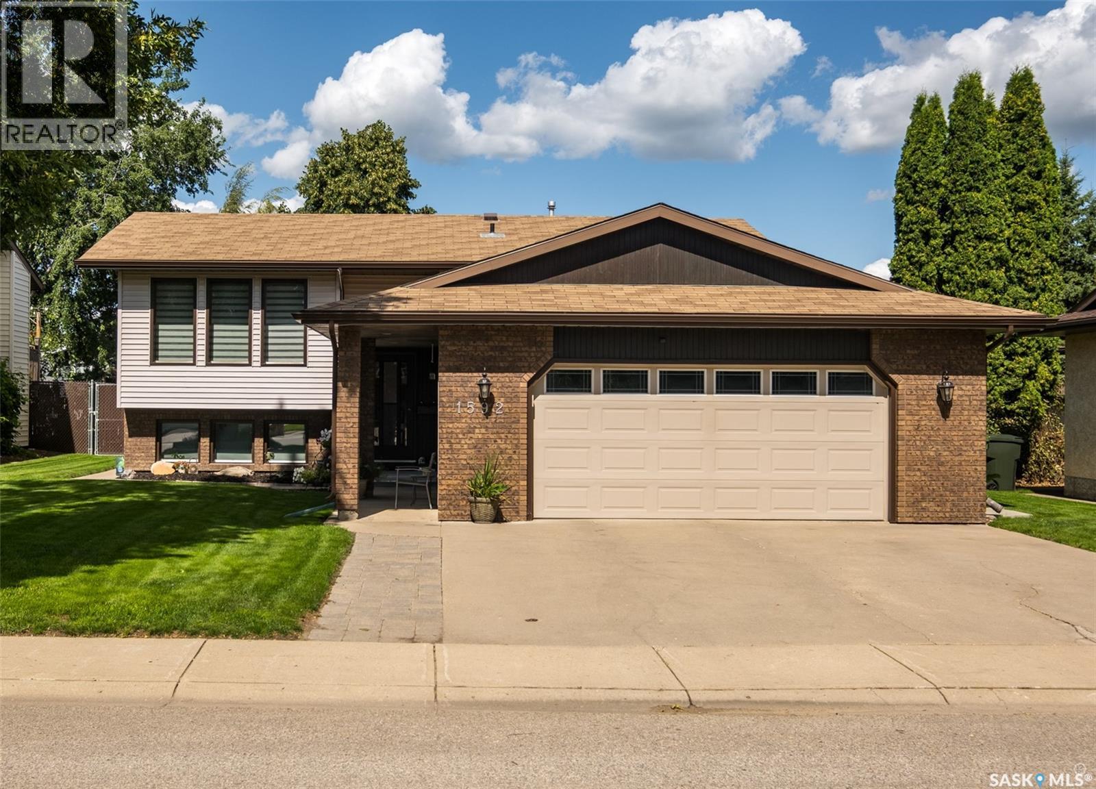 1592 Barton Dr, Prince Albert, SK S6V 7W4