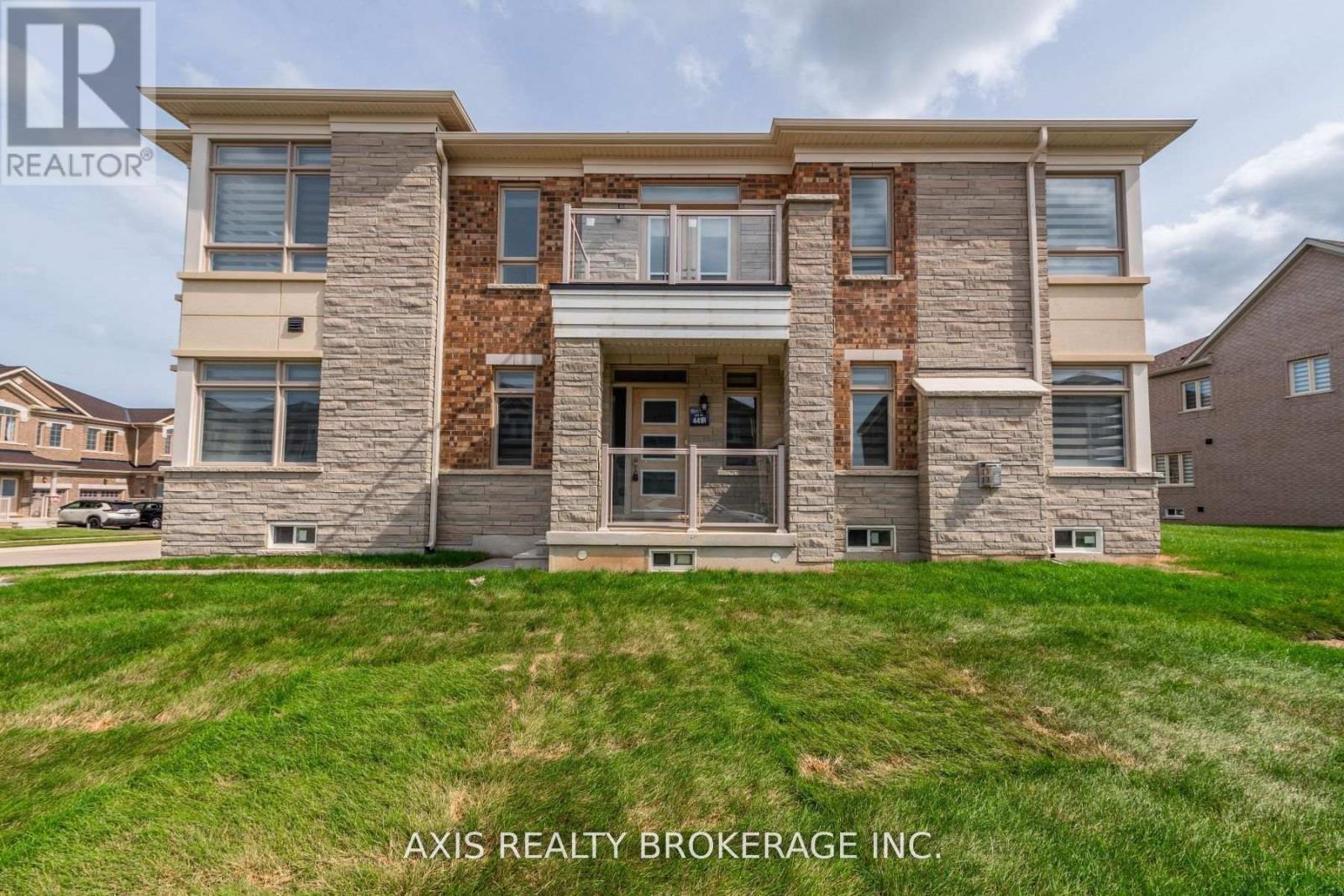 43 Silver Meadow Gdns, Hamilton Waterdown, ON L8B 1Z4