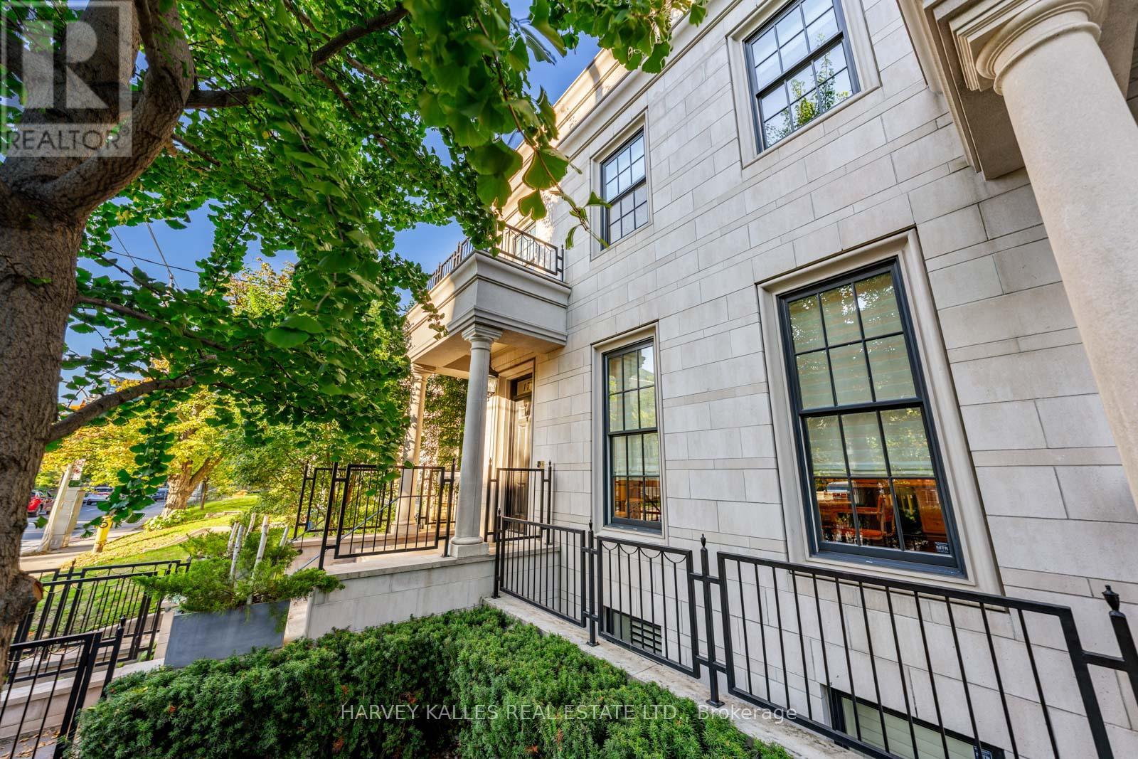 1717 Bathurst St #b, Toronto, ON M5P 3K4