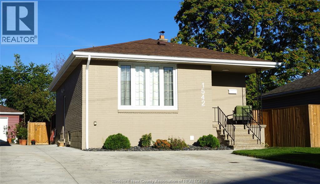 1542 Elsmere, Windsor, ON N8X 4H3