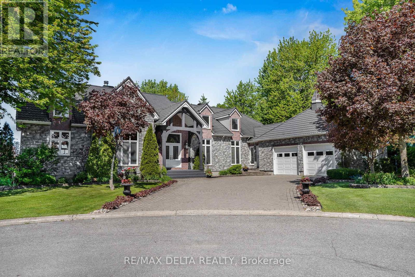 2584 Woods St, Clarence-Rockland, ON K4K 1J2