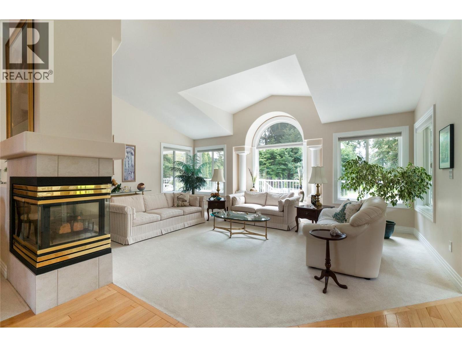 2602 Golf Course Dr, Blind Bay, BC V0E 1H2