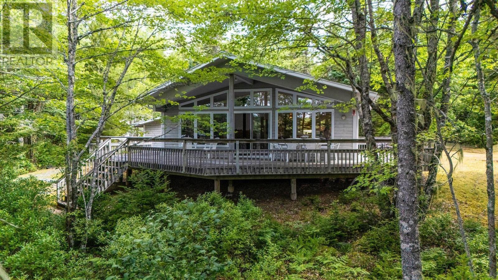376 Lakefront Dr, Chelsea, NS B4V 7M9