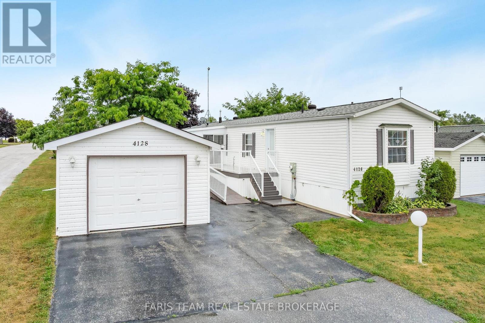 4128 Haines St, Severn, ON L3V 6H4