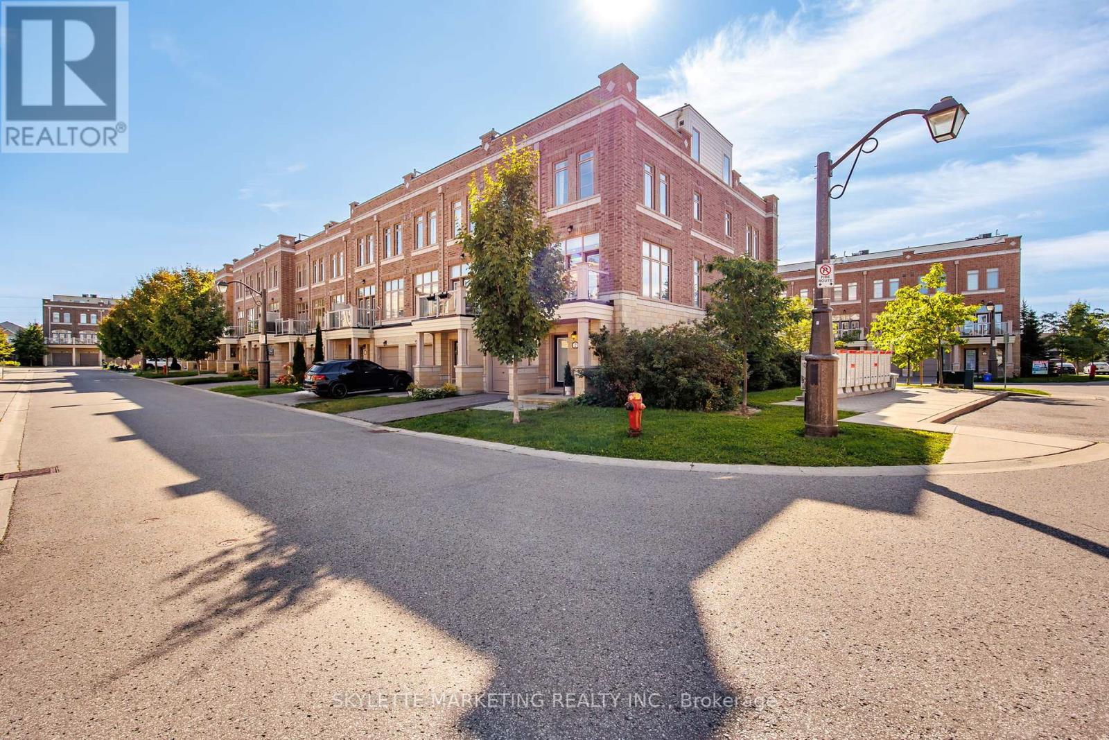 2 Cornerbank Cres, Whitchurch-Stouffville, ON L4A 1X1