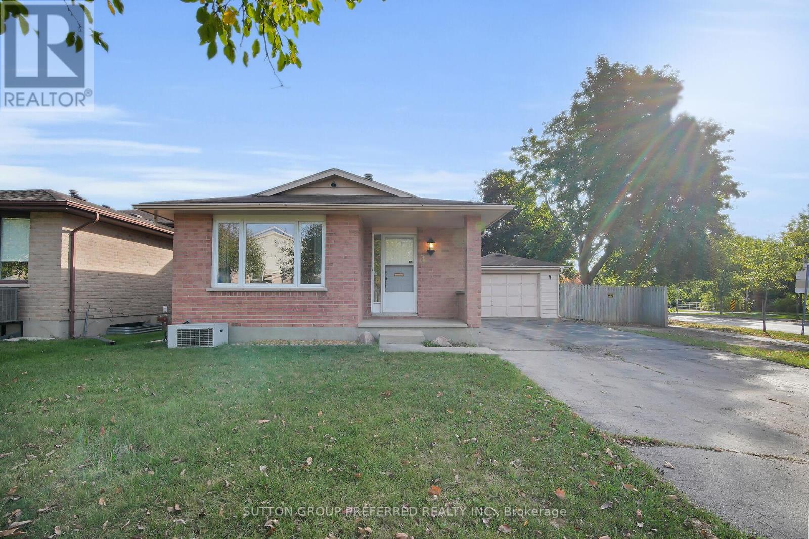 4 Corinth Ct, London, ON N5Y 5A8