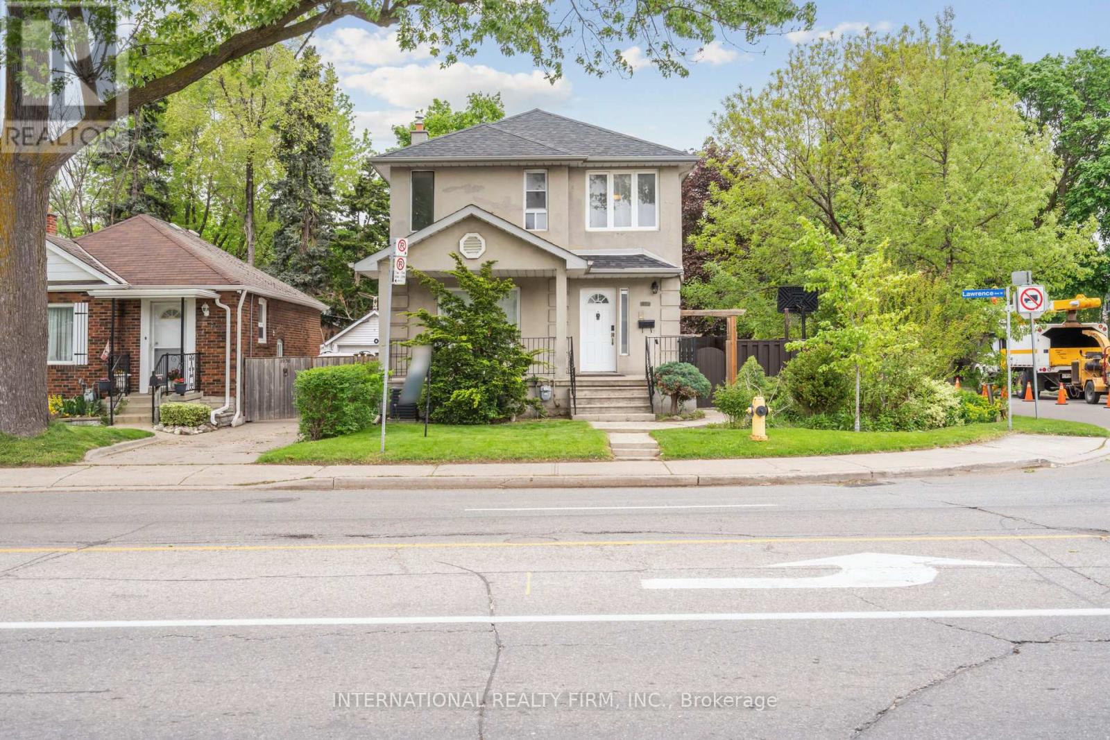 1928 Lawrence Ave W, Toronto, ON M9N 1H2