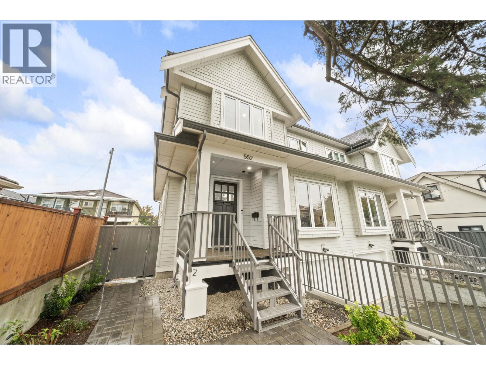 552 E 58th Ave, Vancouver, BC V5X 1W2