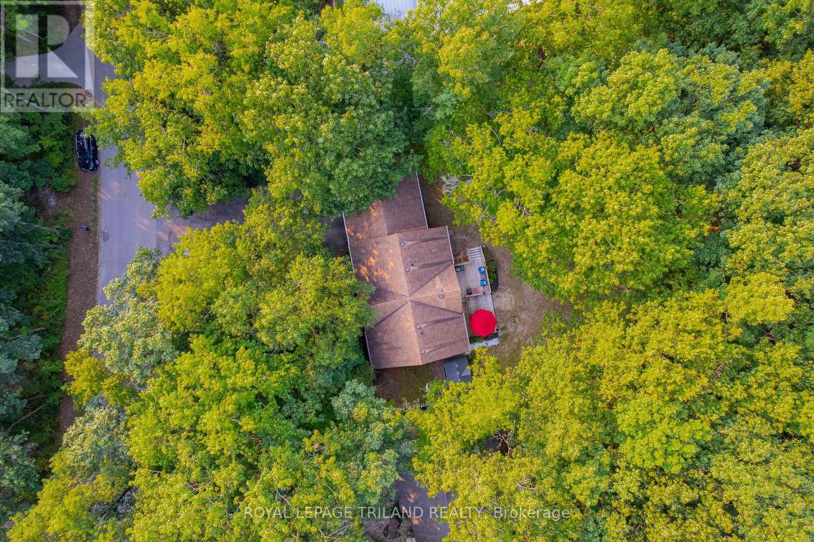 10248 Pinetree Dr, Lambton Shores, ON N0M 1T0