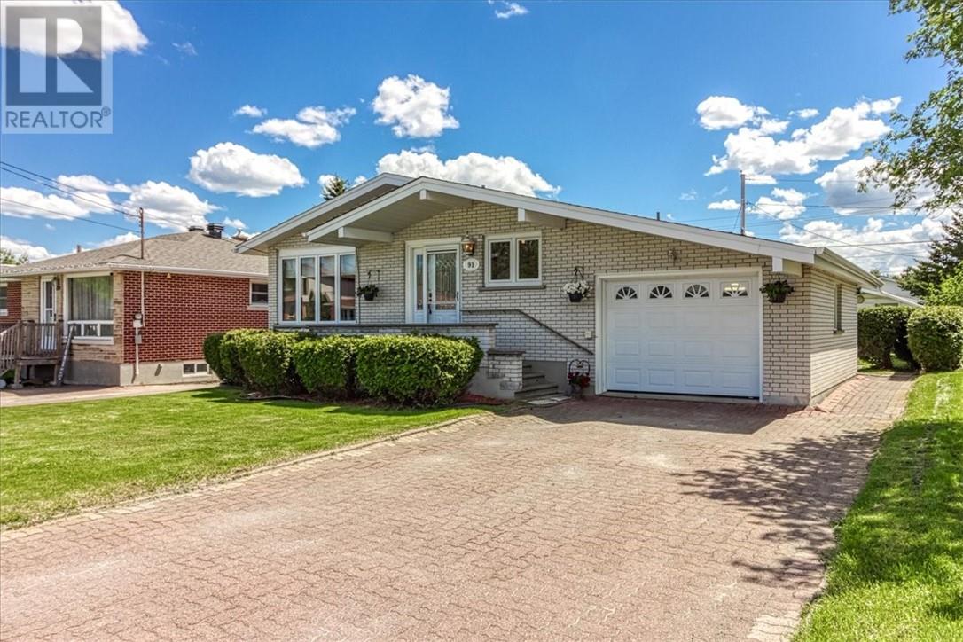 91 Caruso St, Coniston, ON P0M 1M0