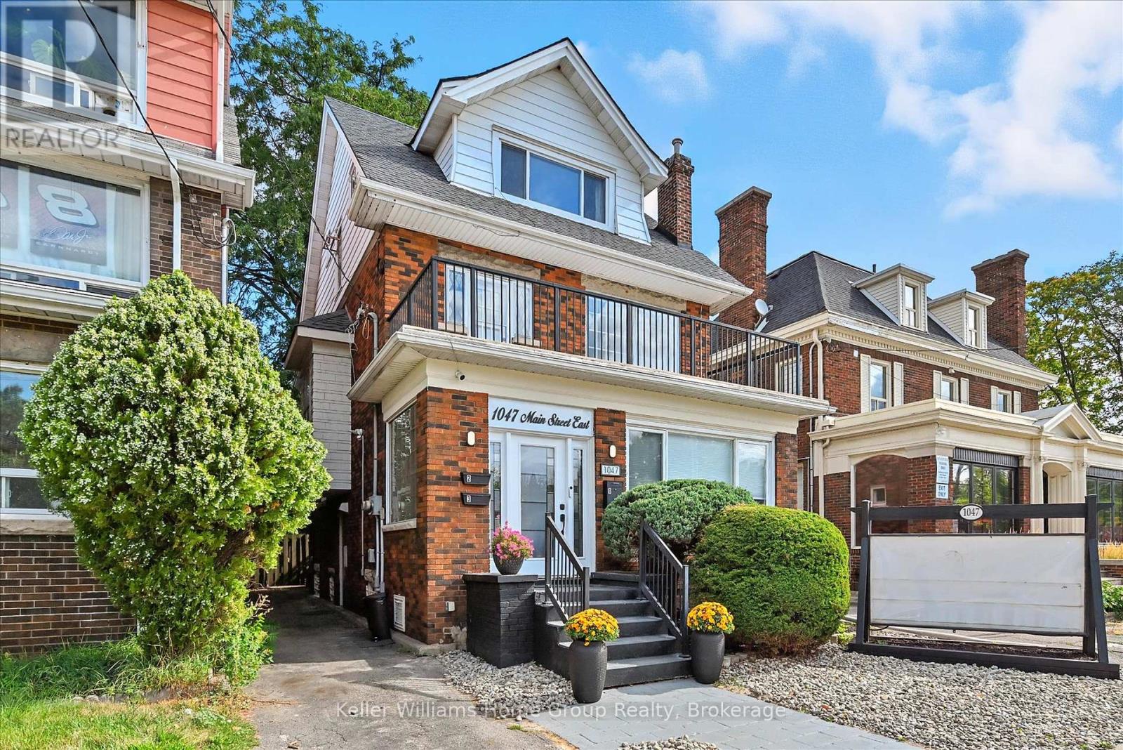 1047 Main St E, Hamilton, ON L8M 1N5
