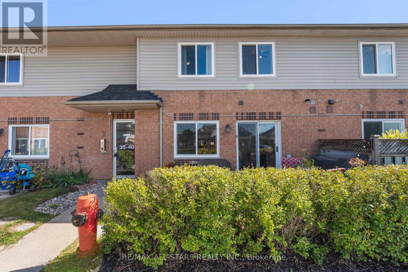 36 1 Testa Rd, Uxbridge, ON L9P 1Y9