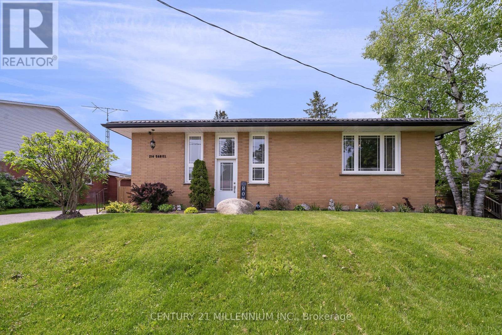 214 Daniel St, Erin, ON N0B 1T0