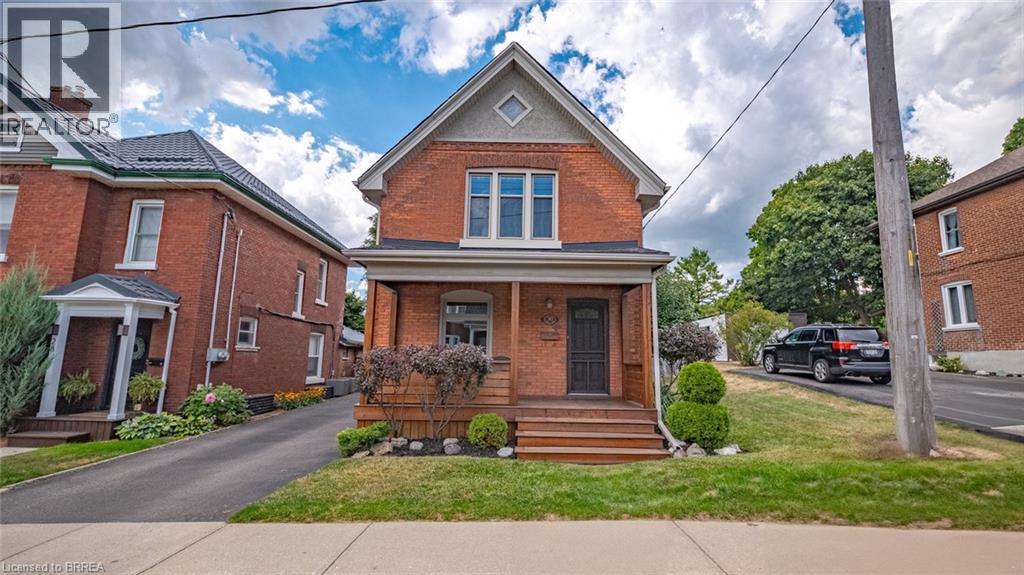 30 Lyons Ave, Brantford, ON N3R 4P9