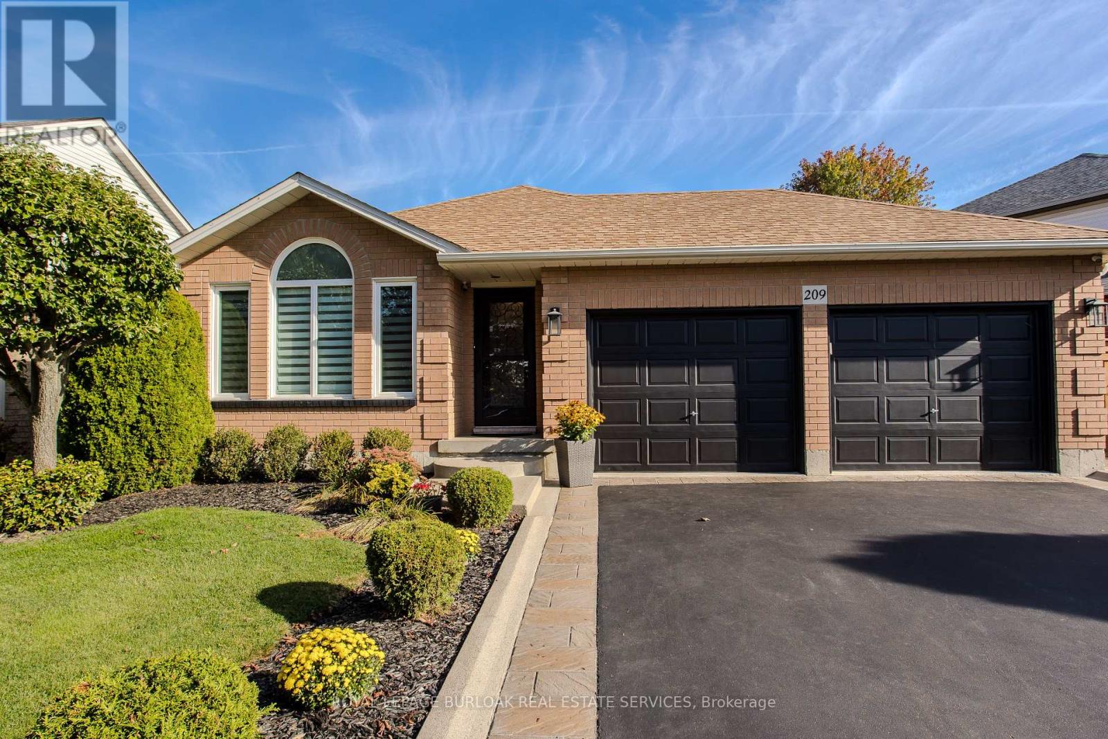 209 Portage Ln, Hamilton, ON L0R 1W0