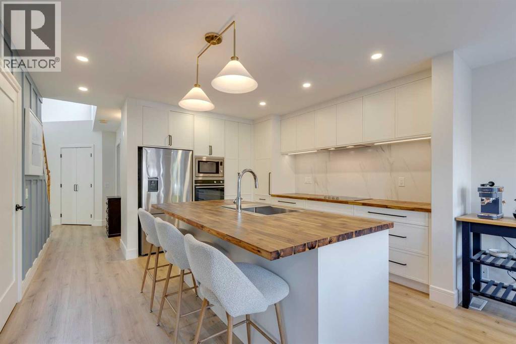 254 Scenic View Close NW, Calgary, AB T3L 1Y5