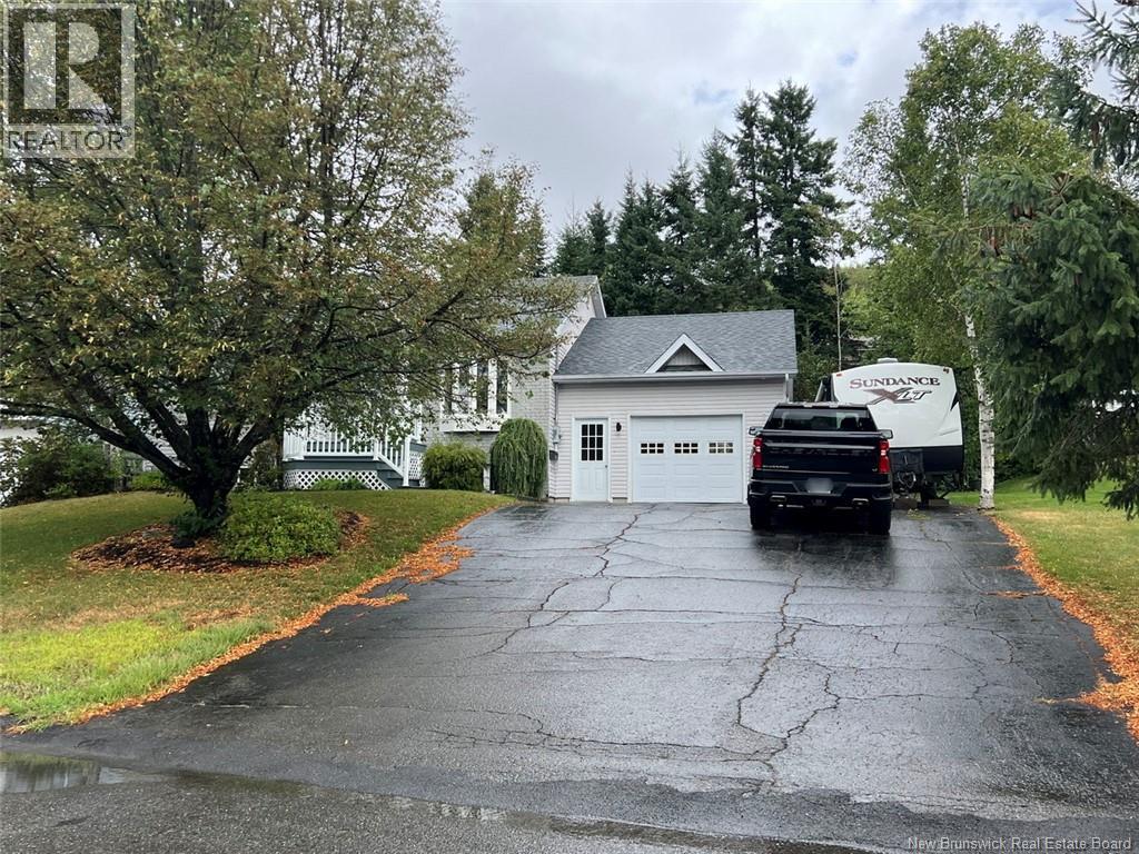 30 Des Gouverneurs St, Edmundston, NB E3V 4H5