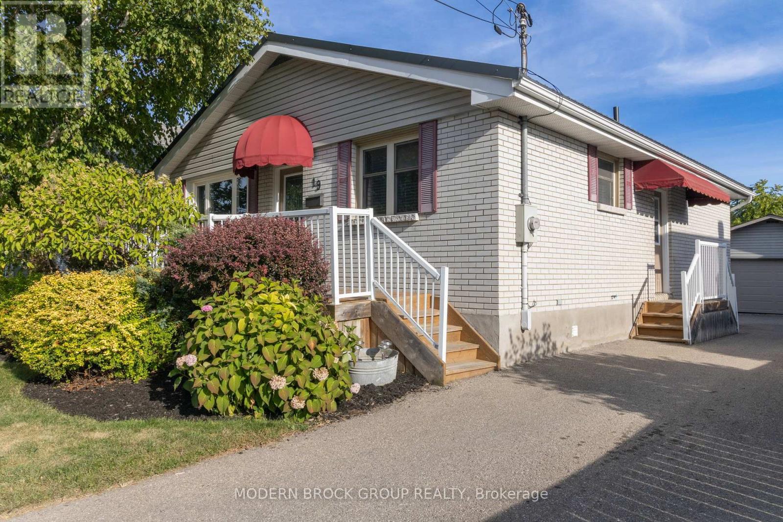 19 Amy St, Brockville, ON K6V 1V9