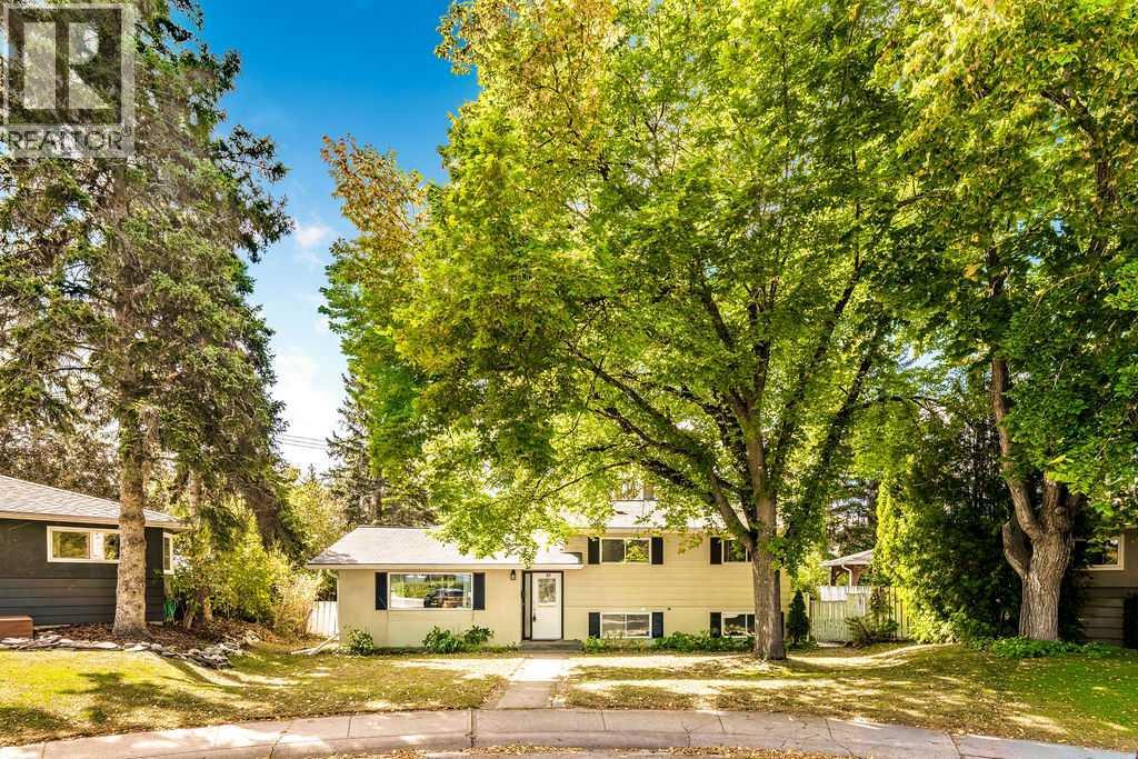 85 Hanover Rd SW, Calgary, AB T2V 3J6