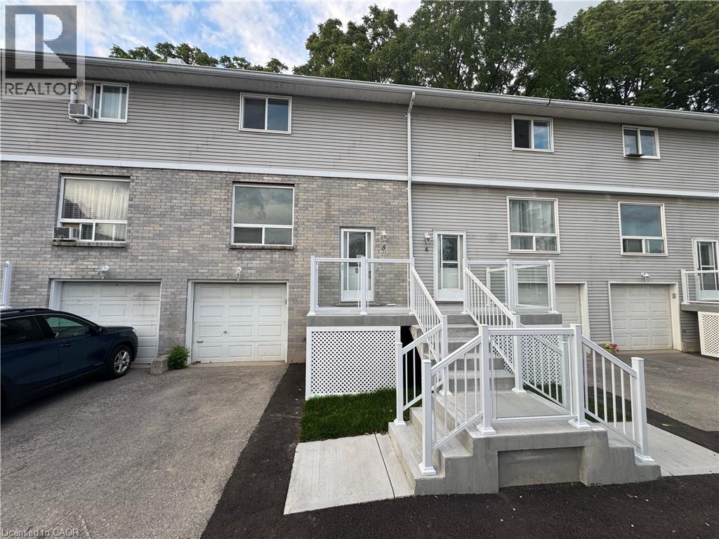 648 Doon Village Road Unit 5, Kitchener, ON N2P 1A2