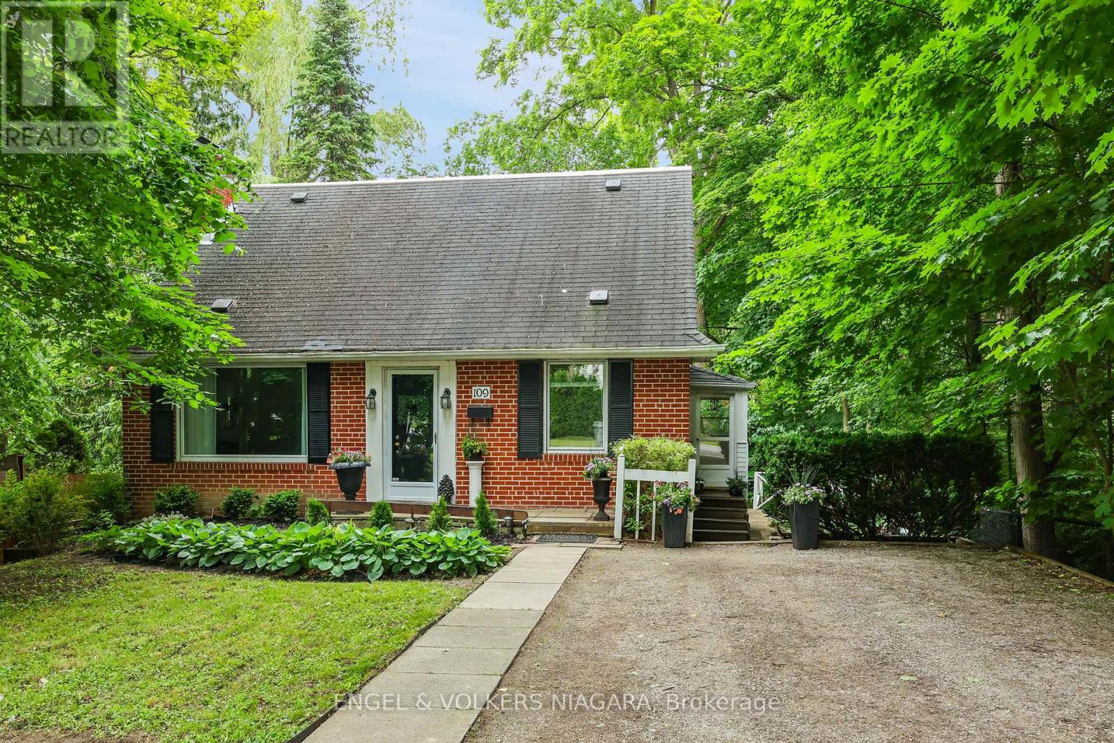 109 Centre St, Vaughan Crestwood-springfarm-yorkhill, ON L4J 1G3