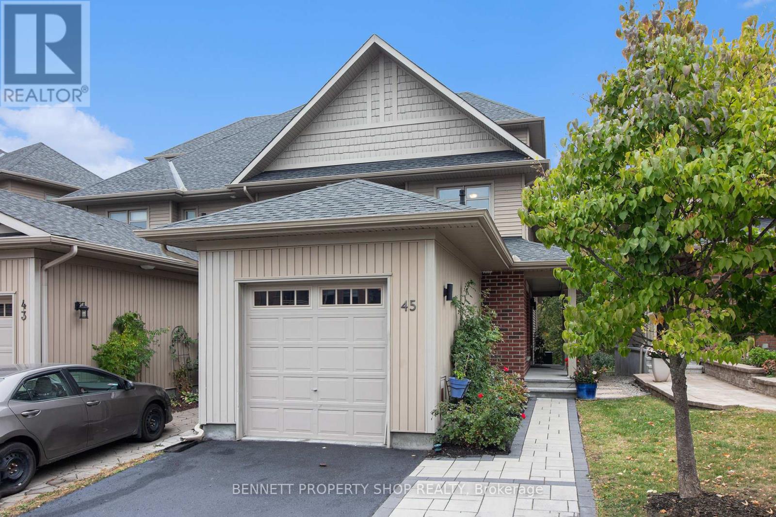 45 Aveia Private, Ottawa, ON K4A 0X1