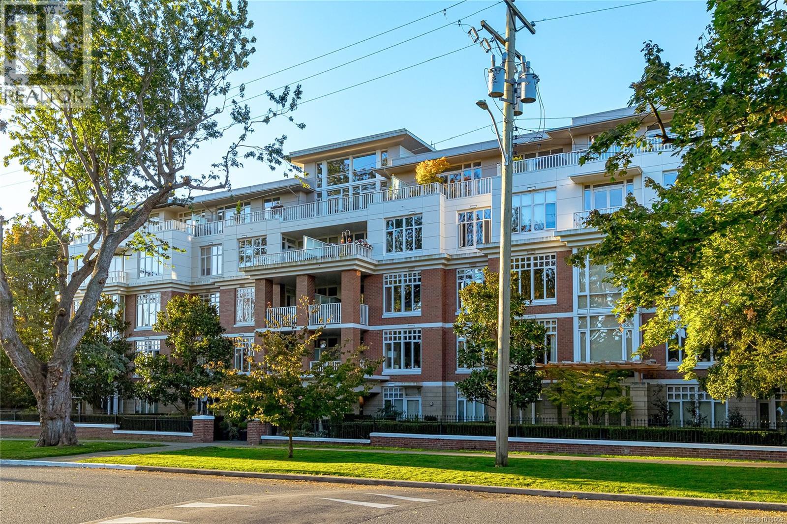 999 Burdett Ave Unit 214 Ave, Victoria, BC V8S 1G6