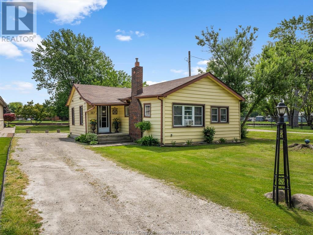 327 W Belle River Rd, Lakeshore, ON N8L 1E4