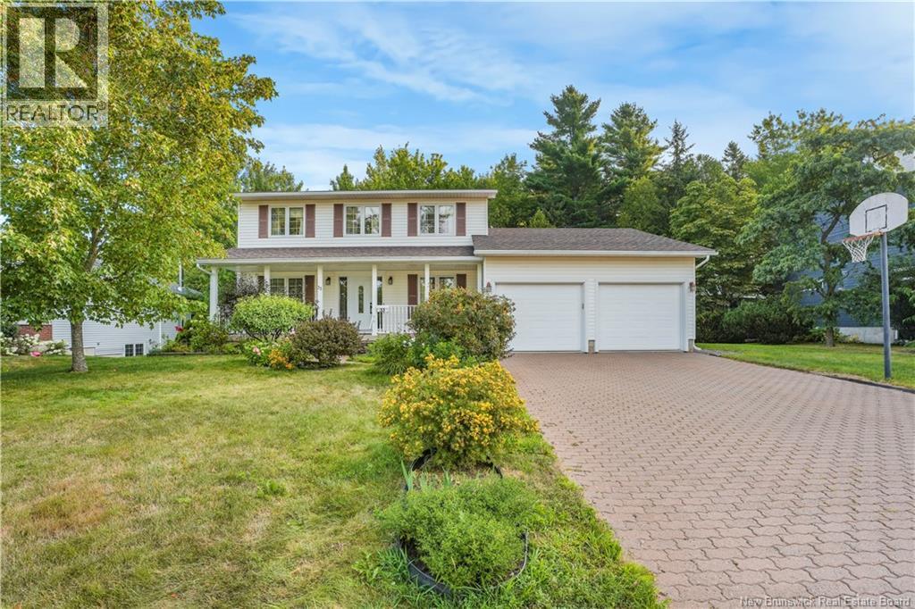 33 Howe Cres, Oromocto, NB E2V 2S1