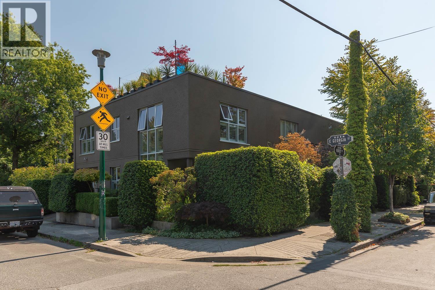 708 Heatley Ave, Vancouver, BC V6A 4M1