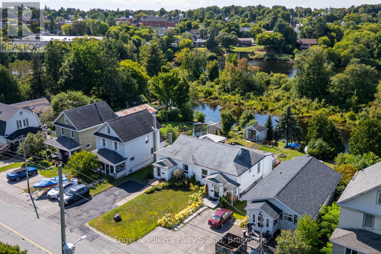 54 River St, Parry Sound, ON P2A 2T6
