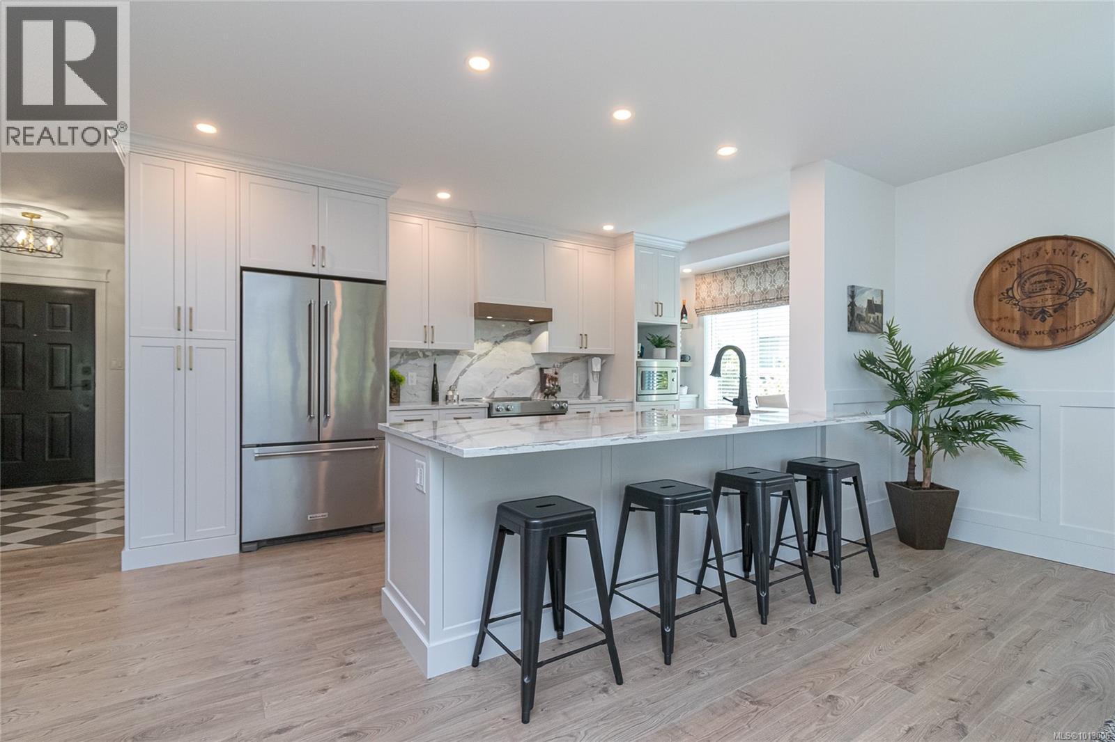 50 Songhees Rd Unit 516 Rd, Victoria, BC V9A 7J4