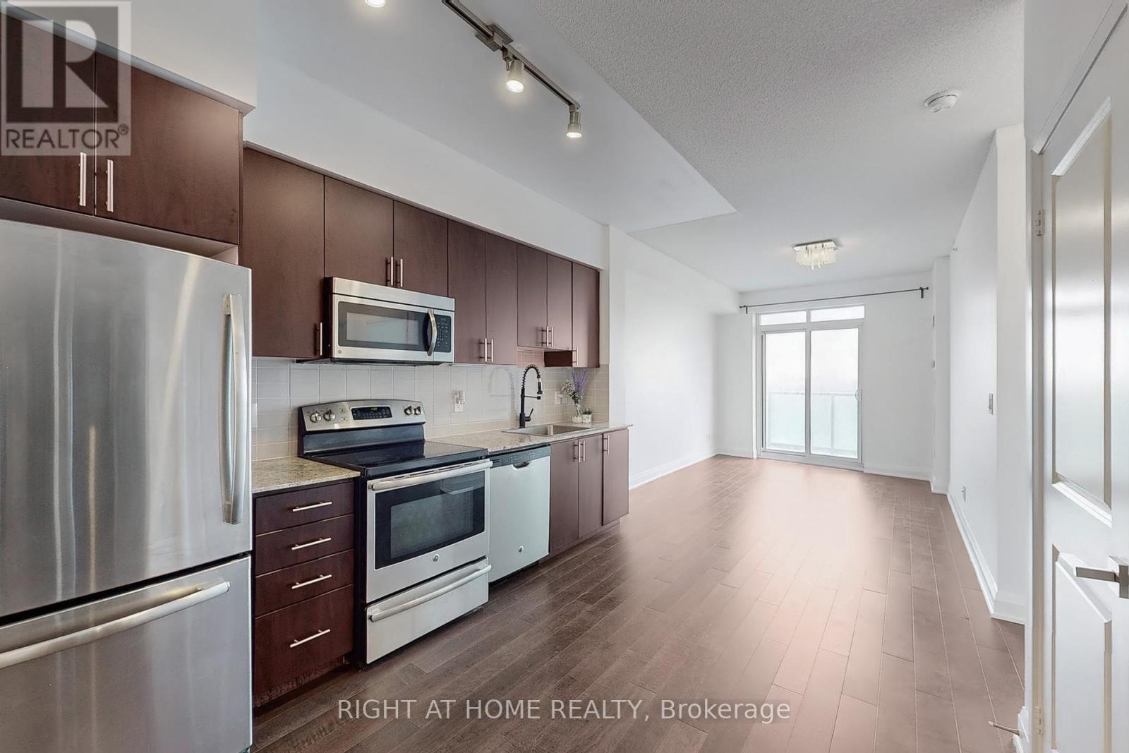 1127 7161 Yonge St, Markham, ON L3T 0C8