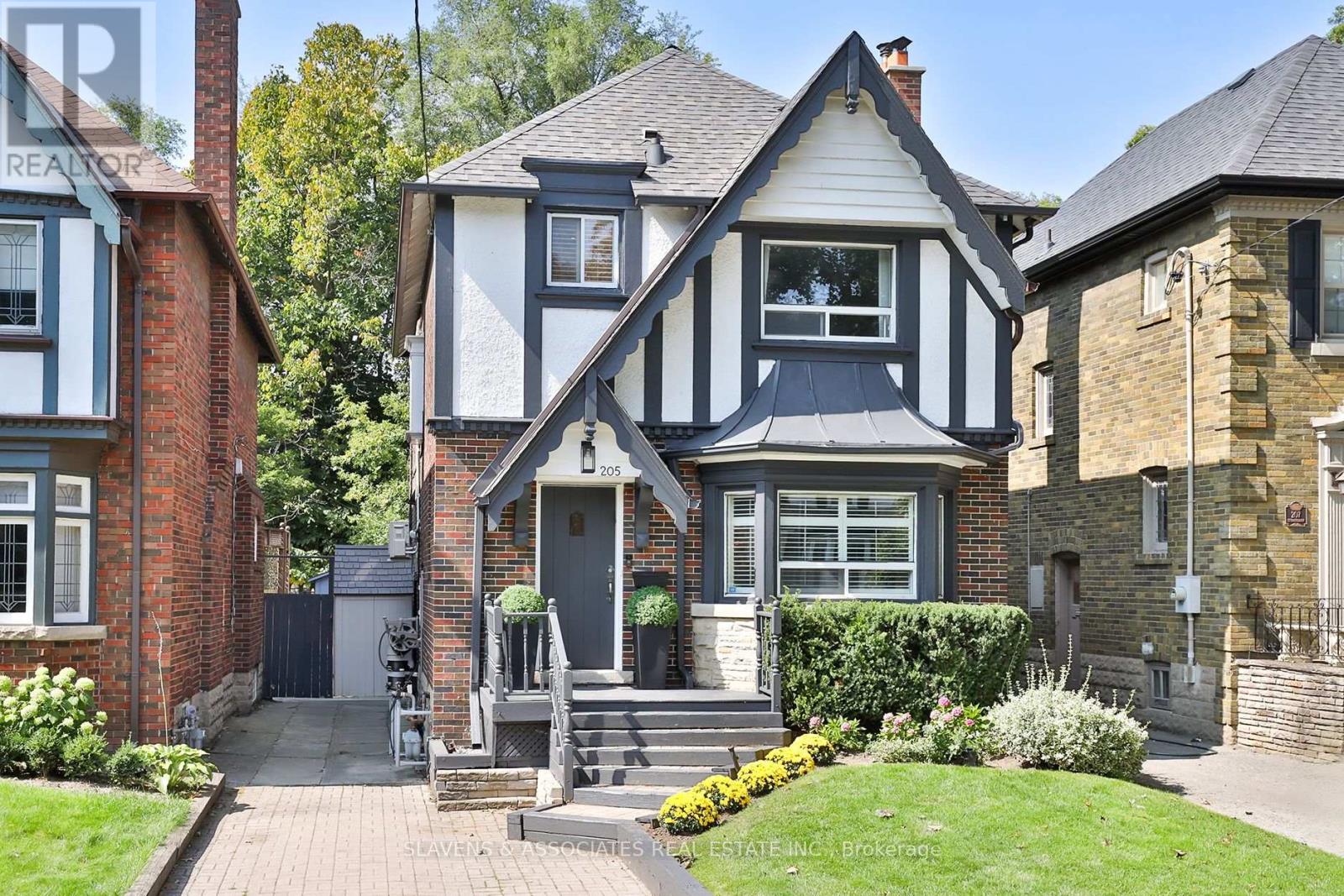 205 Strathearn Rd, Toronto, ON M6C 1S5