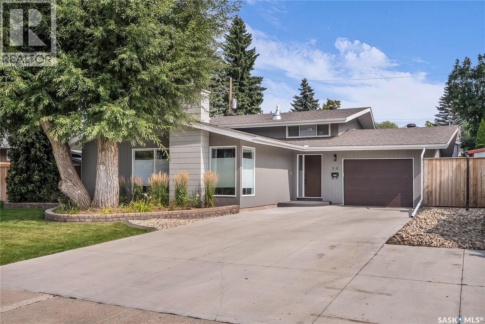30 Simpson Cres, Saskatoon, SK S7H 3C6