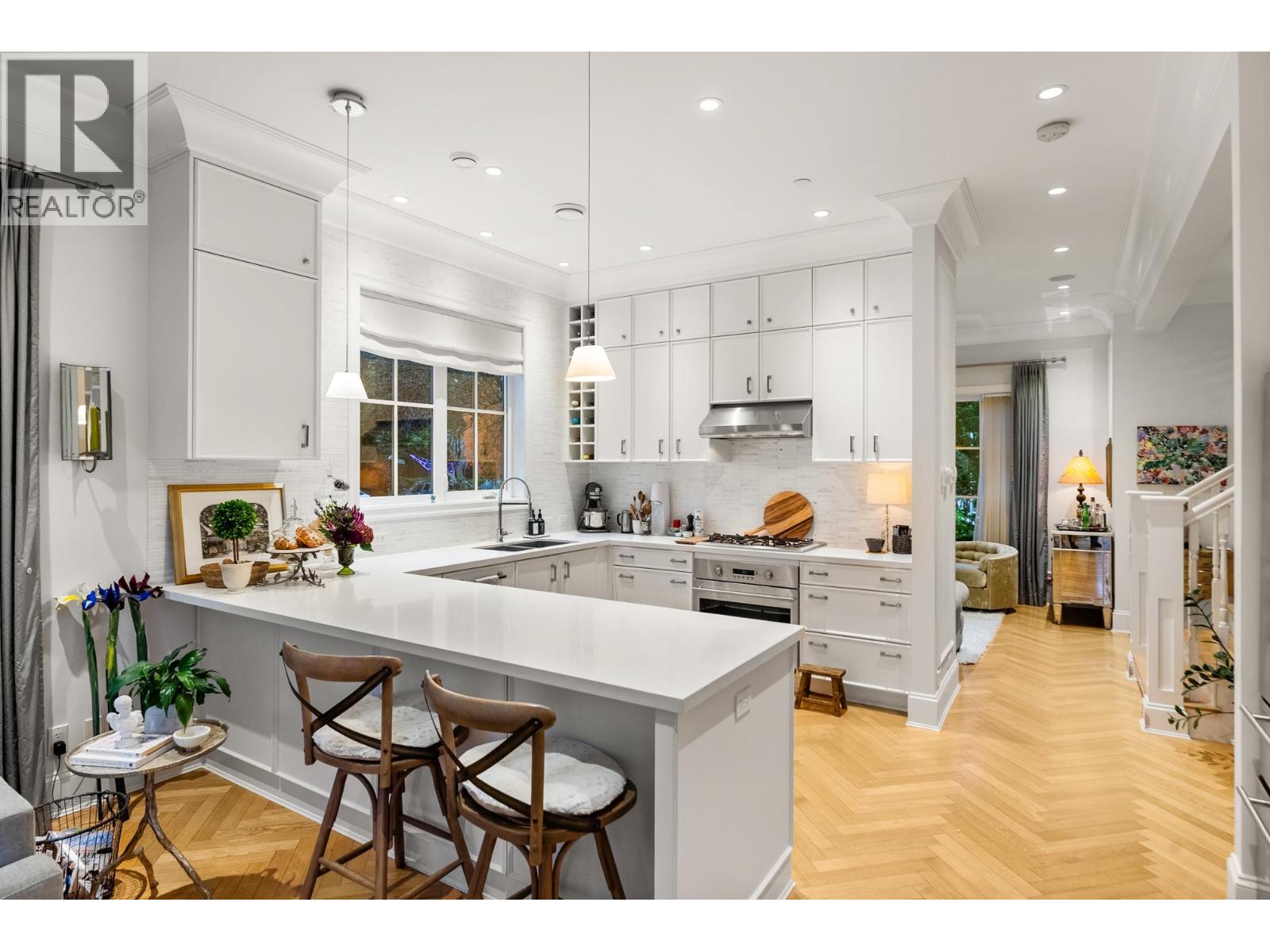 98 W 18th Ave, Vancouver, BC V5Y 2A4
