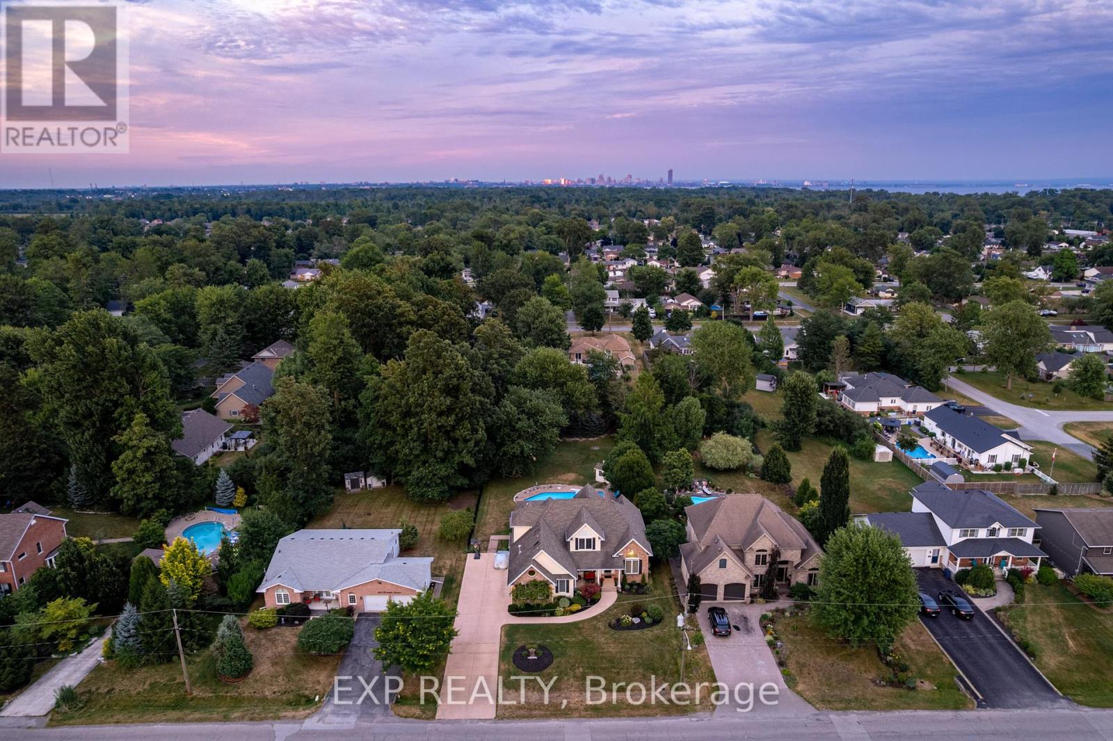 546 Ferndale Ave, Fort Erie, ON L2A 6E3