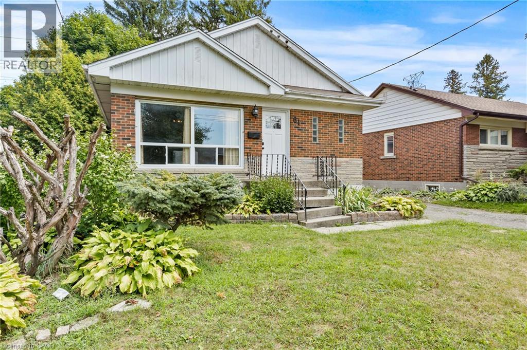 61 Radford St, Hamilton, ON L8S 3E5