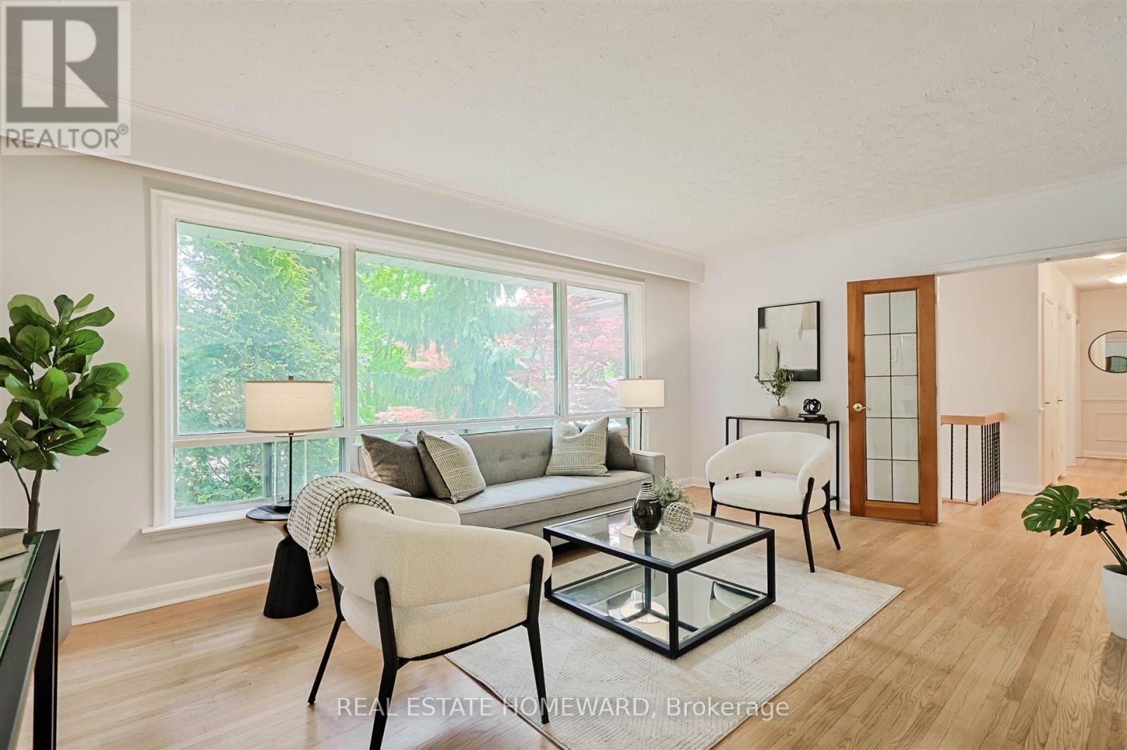 8 Burnview Cres, Toronto Woburn, ON M1H 1B5