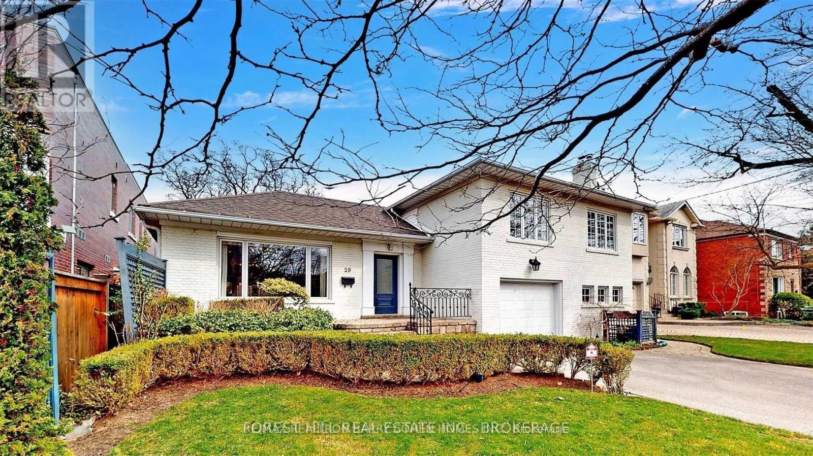 29 Glen Rush Blvd, Toronto, ON M5N 2T4