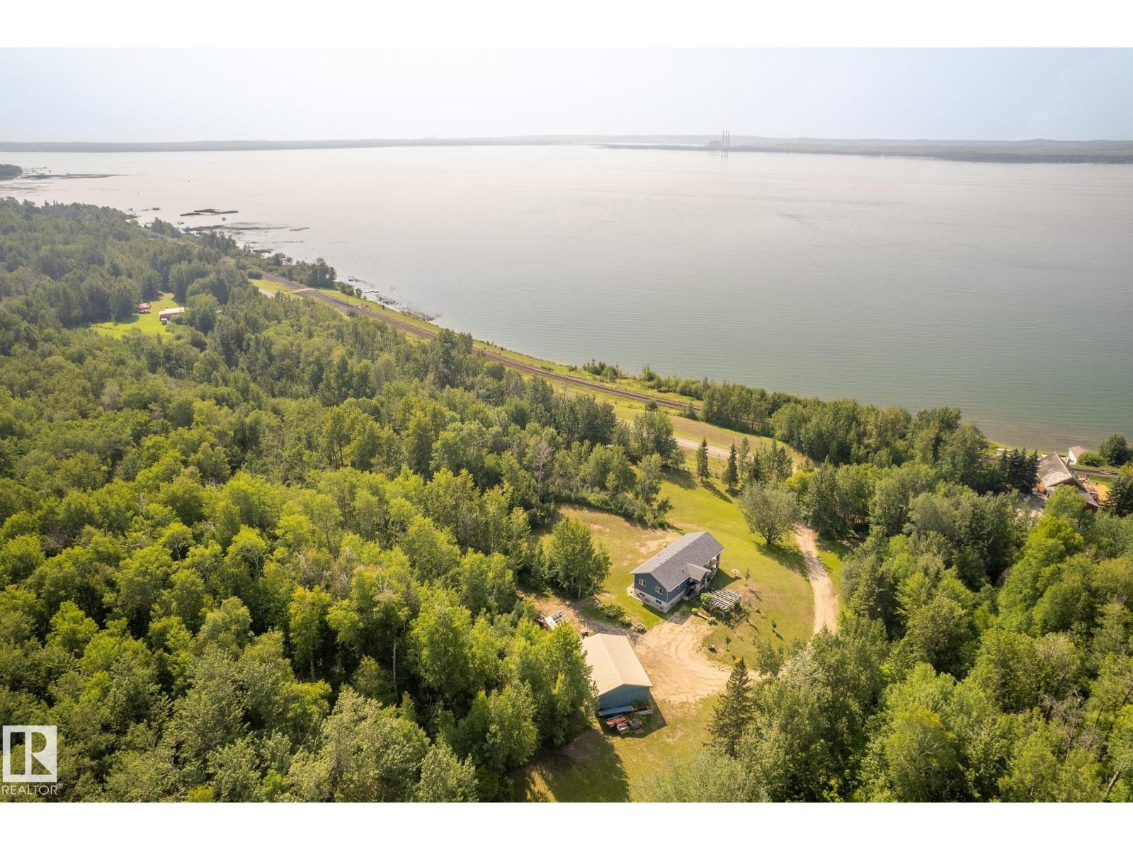 4518 Lakeshore Rd, Rural Parkland County, AB T0E 2K0