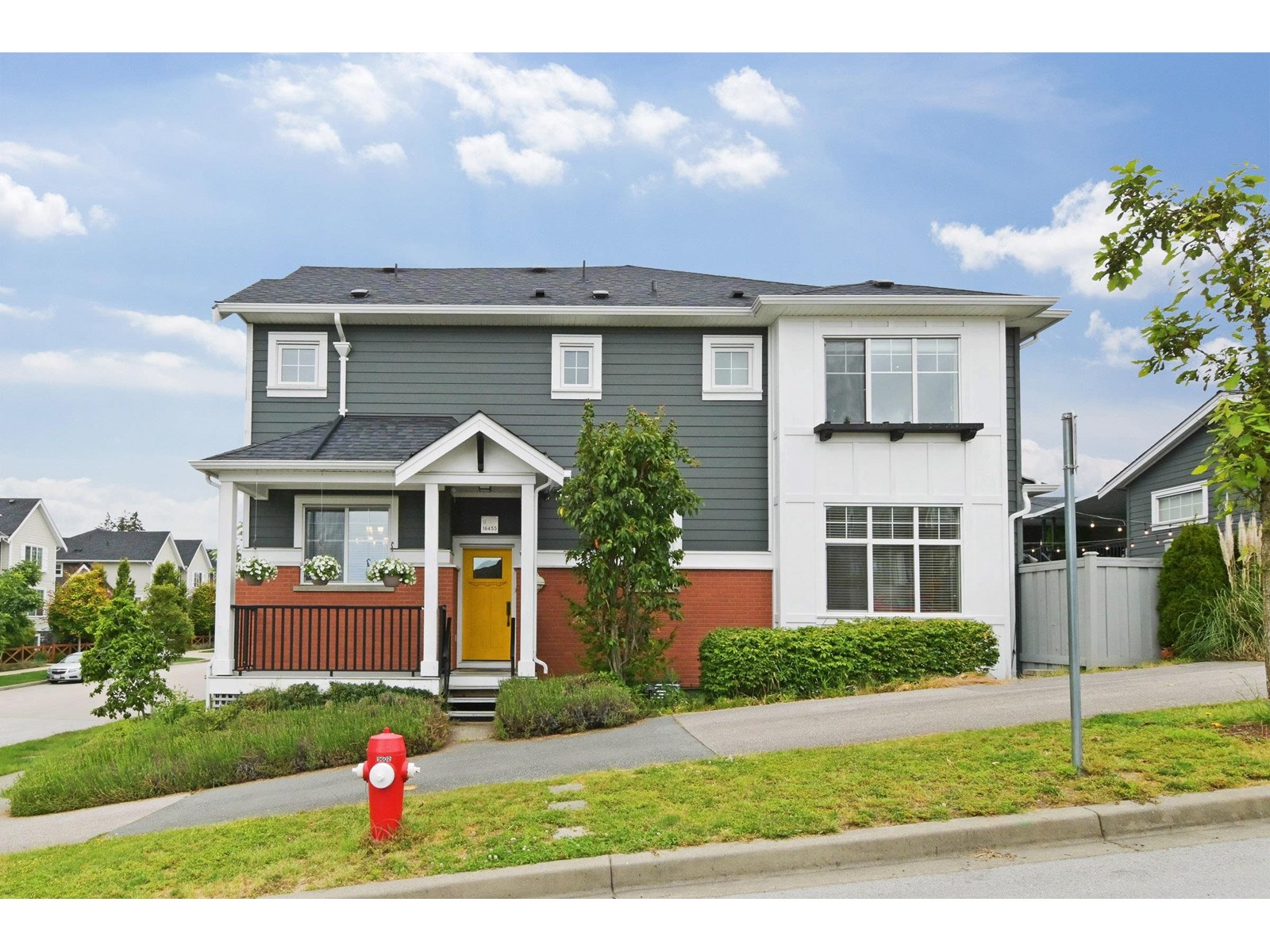 22 Avenue Unit 16455, Surrey, BC V3Z 0L8