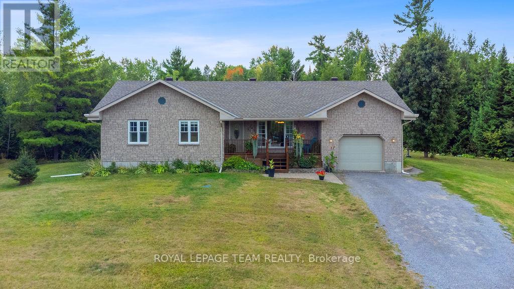 299 Golf Club Rd, McNab/Braeside, ON K0A 1G0
