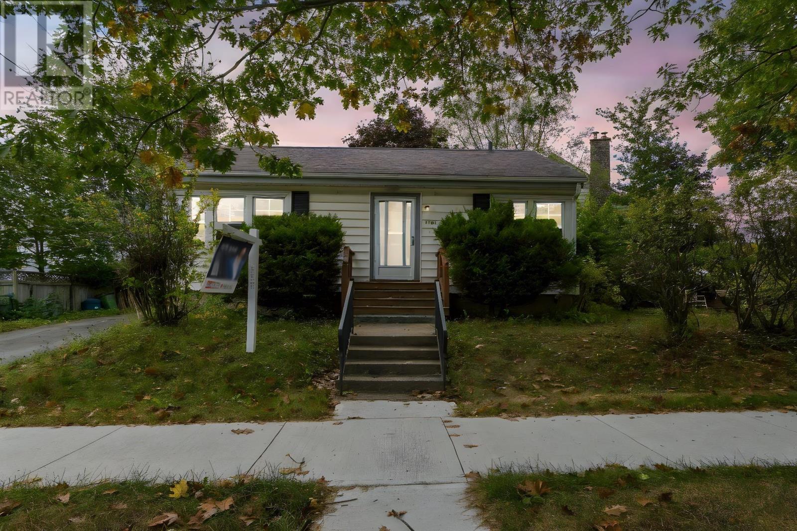7142 Abbott Dr, Halifax, NS B3L 2L7