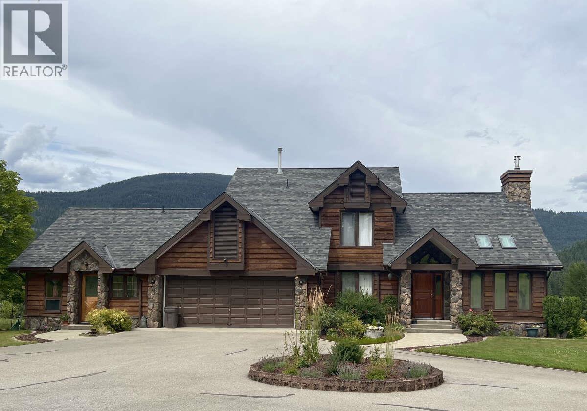 2719 Davidson Rd, Castlegar, BC V1N 4P9